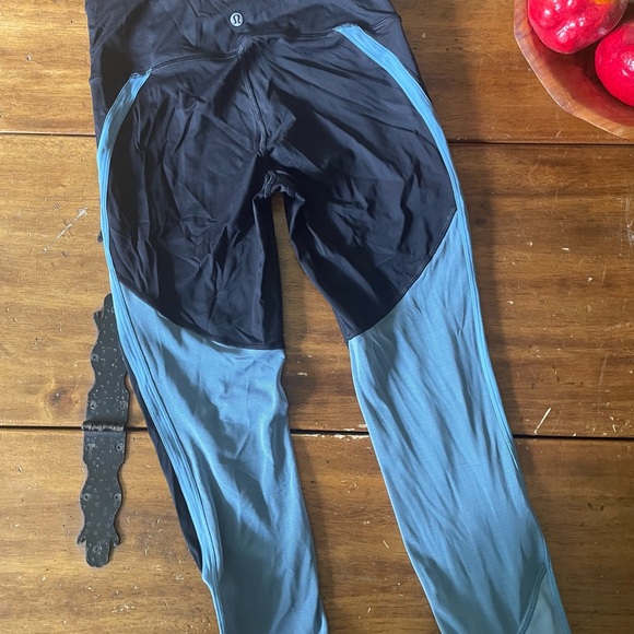 Lululemon Zip The Line Crop Black Blue Leggings Women's Size 6 - Picture 12 of 13
